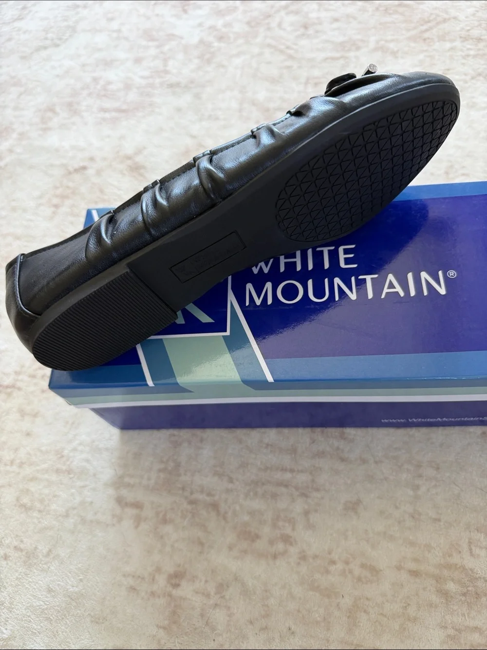 White Mountain Sakari Black Leather Ruched Ballet Flat with Bow Accent